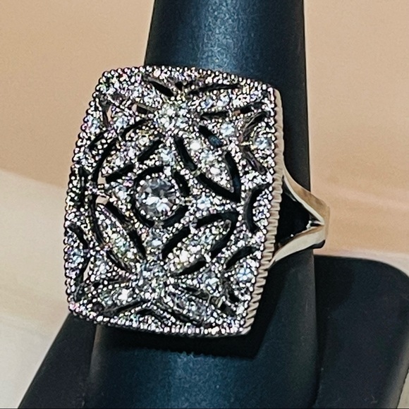 🥂Fancy Large Open Work Silver Tone White Zircon Dinner Ring! - Picture 5 of 16